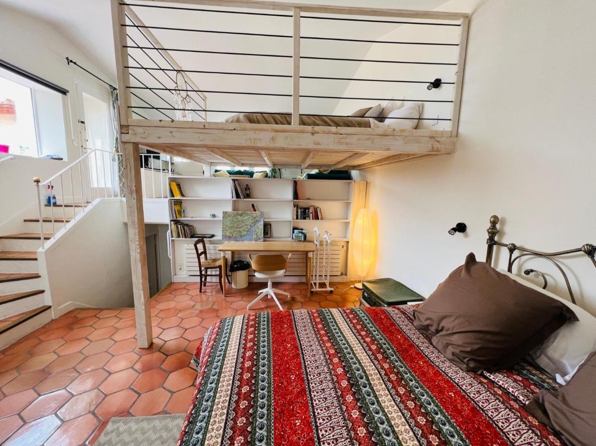 Penthouse Studio Privee Couple Ou Famille- La Maison Searle A Туртур Екстериор снимка